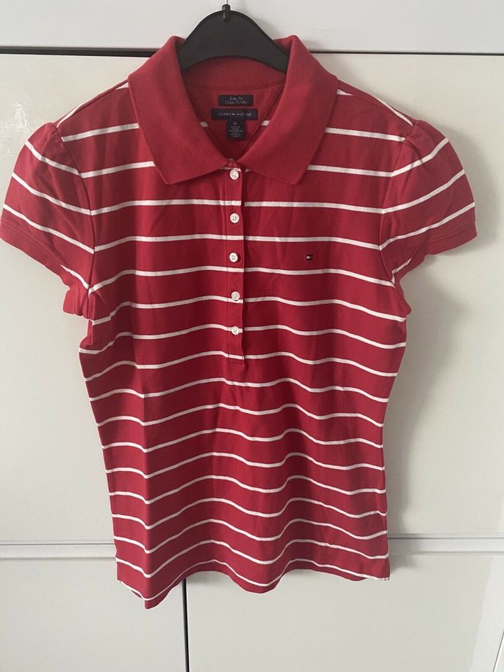 Tommy Hilfiger Poloshirt Shirt rot weiß Ehestreit Gr. M NEU in Oberursel (Taunus)