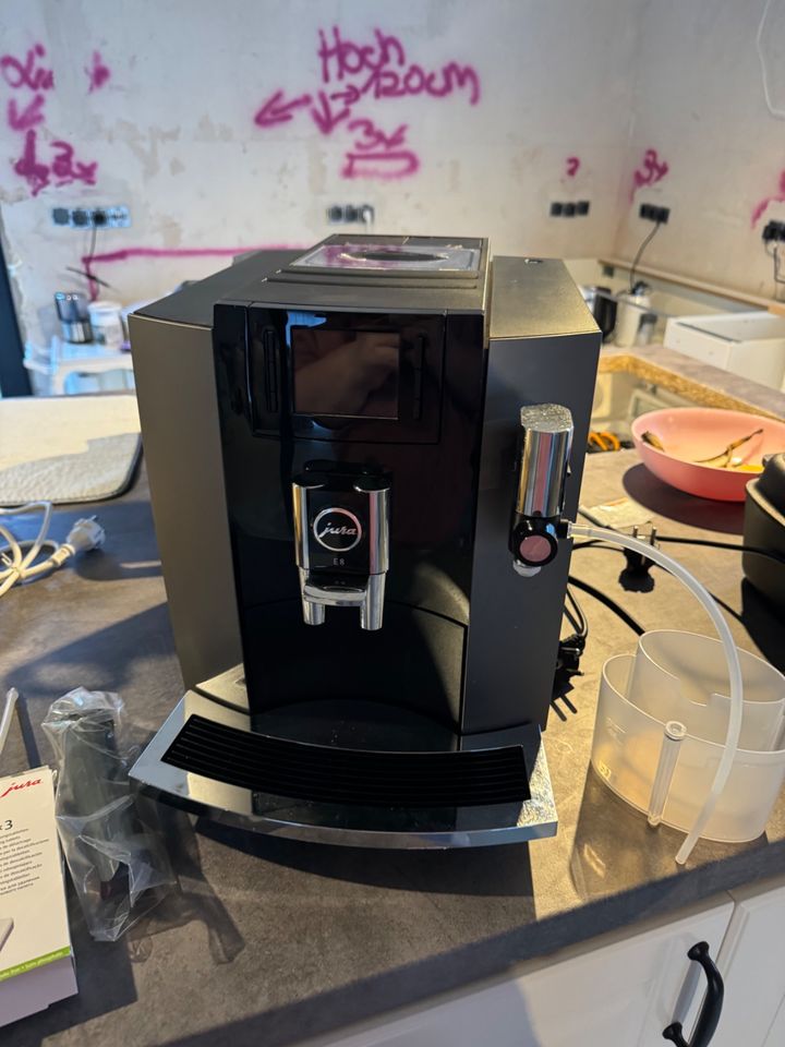 Jura E8 Vollautomat One Touch Kaffemaschine in Herford