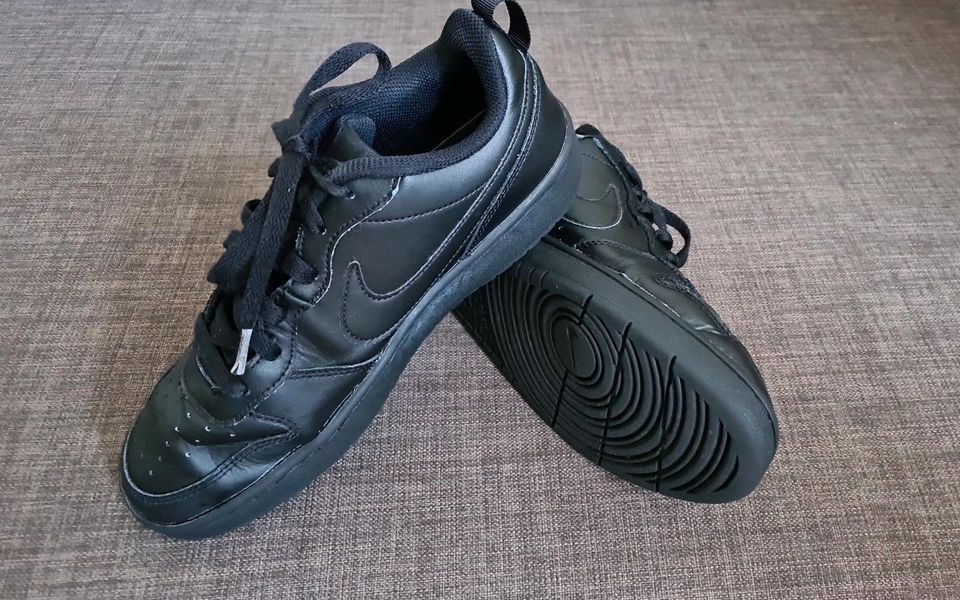 Nike Jungen Schuhe Gr 40 in Lünen