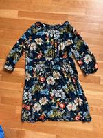 Kleid Reserved Blumen Blumenkleid Gr. 44 Dresden - Innere Altstadt Vorschau