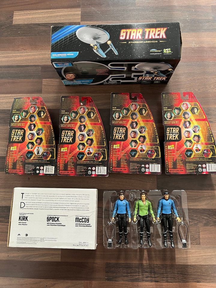 Star Trek U.S.S. Enterprise NCC-1701 + 7er Set Actionfiguren in Nürnberg (Mittelfr)