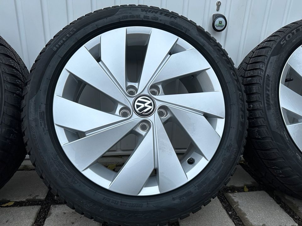 VW Golf Belmont Winterreifen Alufelgen 5H0601025B 205/50R17 5x112 in Chemnitz