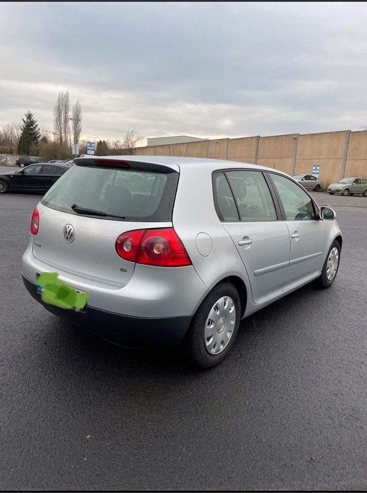 Volkswagen Golf 5 in Koblenz