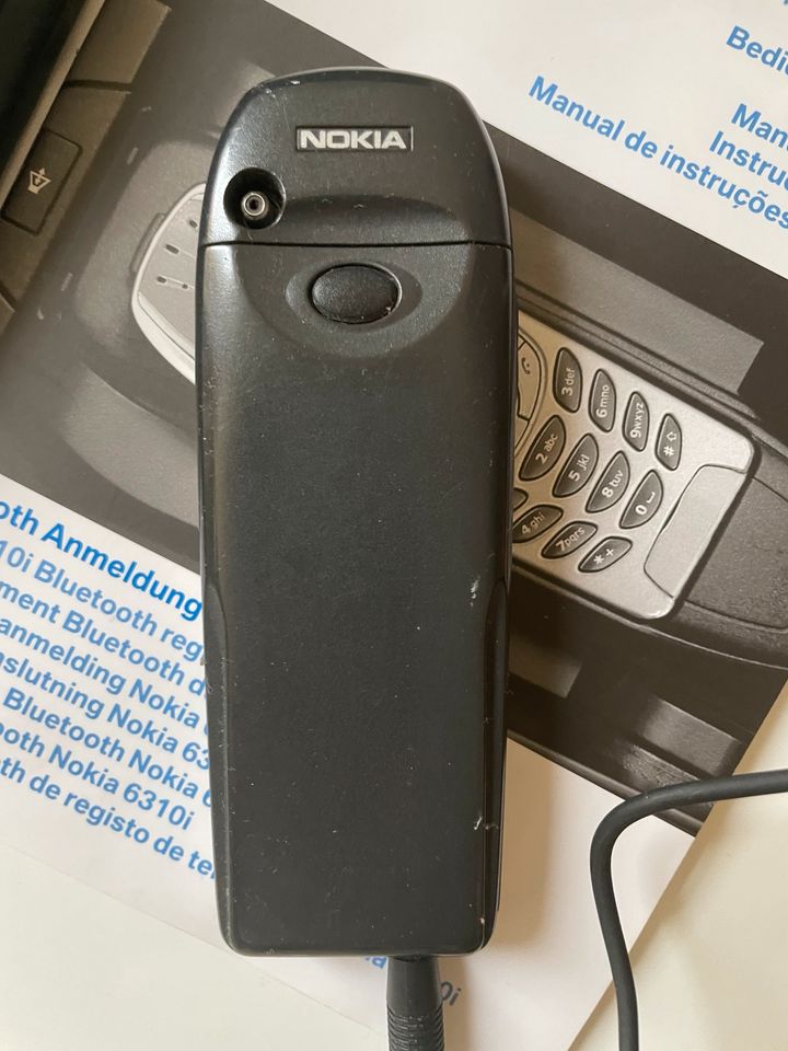 gebrauchtes Nokia 6310i mit BMW Snap-in Adapter + Headset in Berlin