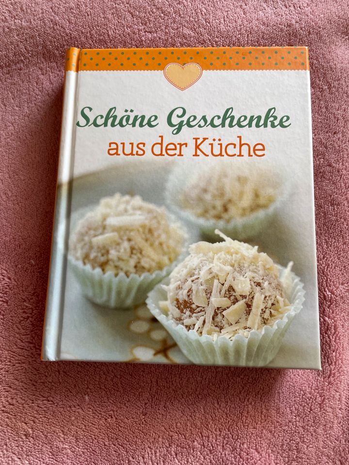 3 kleine Backbücher: Motivtorten, Plätzchen, Geschenke in Kehl