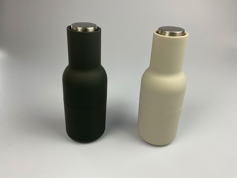 Audo Bottle grinder ash + carbon mit Edelstahldeckel in Ingersheim