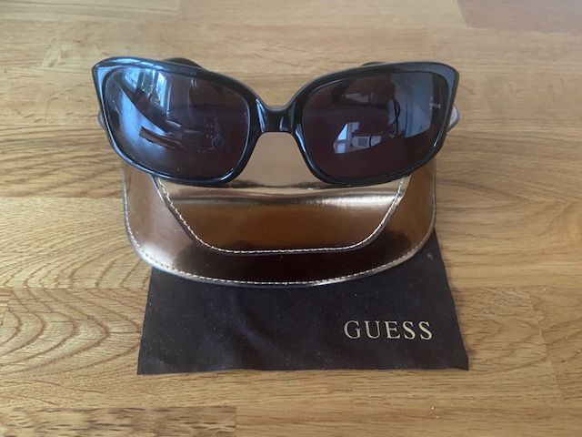 GUESS, Sonnenbrille in Wiesbaden