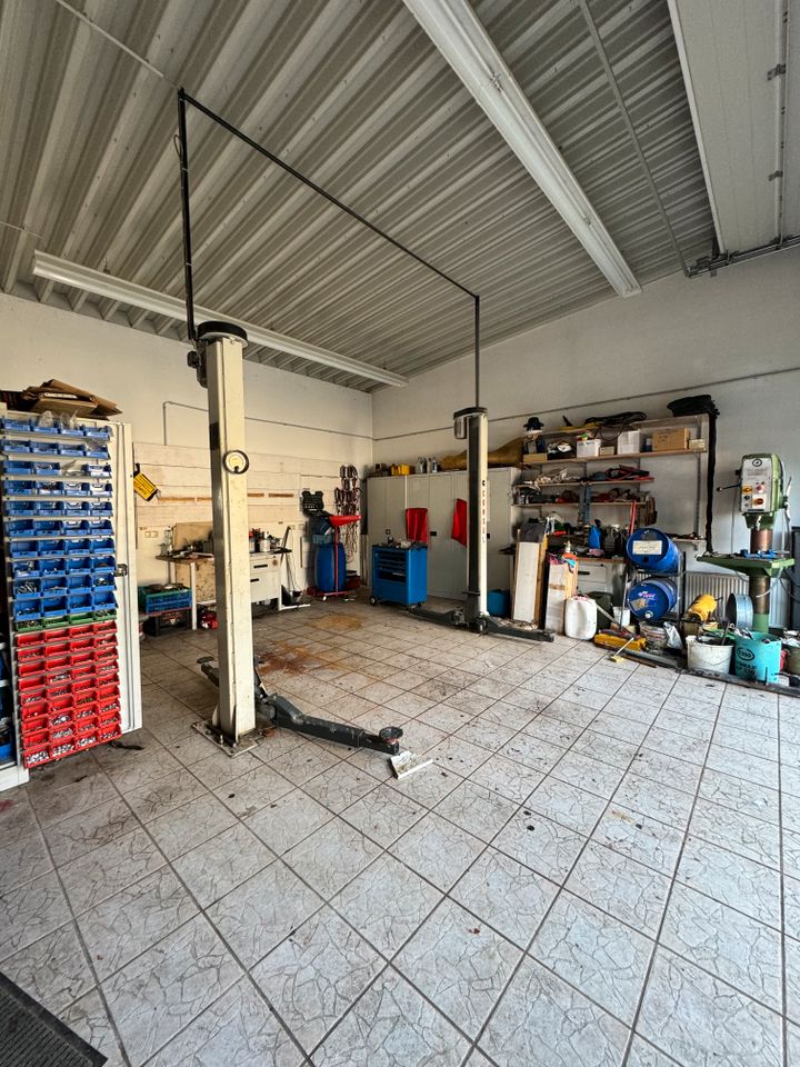 Verkauf einer Hobbywerkstatt mit 4 Doppelgaragen | 265 QM Nutzfläche | 1000 QM Grund | Nähe Passau B12 | Vermietung garantiert!!! in Salzweg