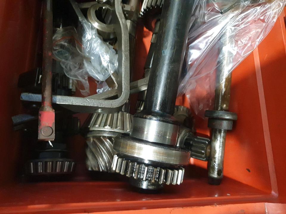 Ihc Case-IH Getriebeteile B-Fam*554*644*744*844*844-S*743*745 in Straelen