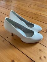 Weiße Pumps von Tamaris Hessen - Petersberg Vorschau
