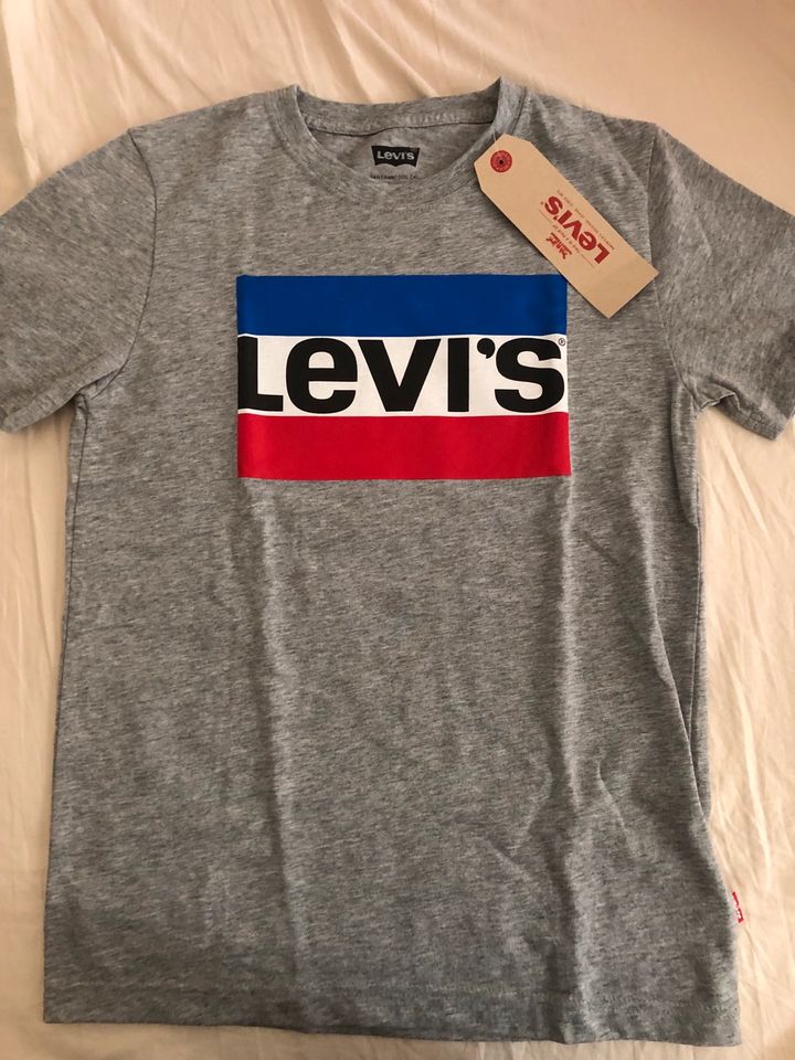 Levi’s Kinder Shirt 152 original in Magdeburg