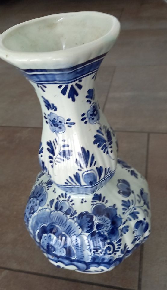 Delft Blue Vase Handpainted 100%, Made in Holland No. 212 W. ca. in Kleve
