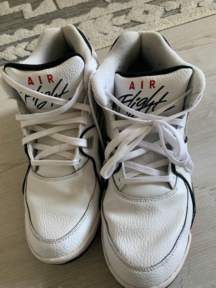 Nike Air Jordan Turnschuhe gr 46 weis in Kassel