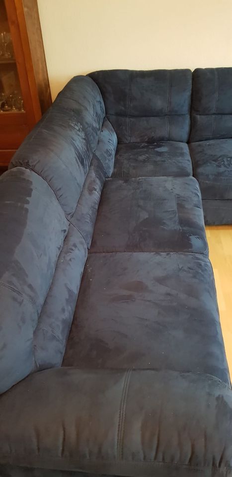Dunkelblaues Sofa mit Schlaffunktion in Kirchheim unter Teck