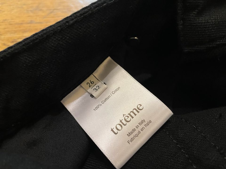 Totême Straight Denim Jeans - Black - W26/L32 - NEU in Berlin