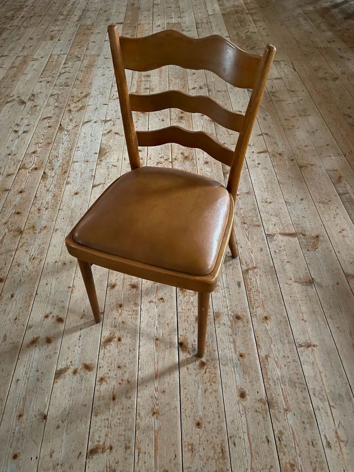 Stuhl, Gaststättenstuhl, Leder, gepolstert, Federkern in Gronau (Leine)