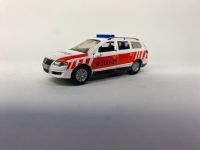 Siku 1463 1461 1307 VW Passat B6 Notarzt Feuerwehr Nordrhein-Westfalen - Werther (Westfalen) Vorschau