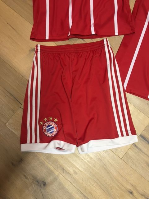 FC Bayern Trikot Gr. 164 Langarm,Kurzarm u.Hose sehr gut erhalten in Malleichen