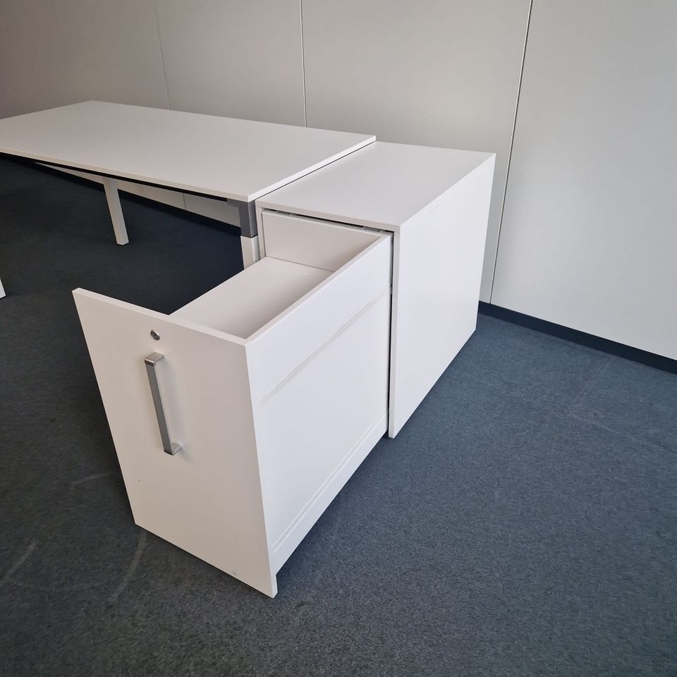 15 x Steelcase / Schreibtisch / Bürotisch / Büromöbel / Büroarbeitsplatz / Büro in Linden