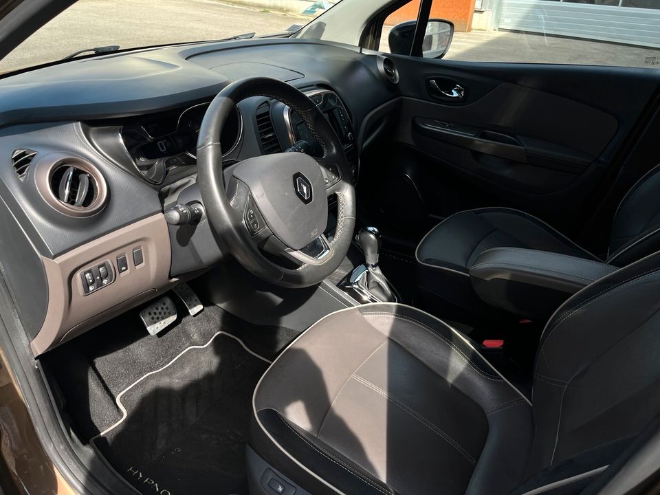 Renault Captur Elysee in Pförring