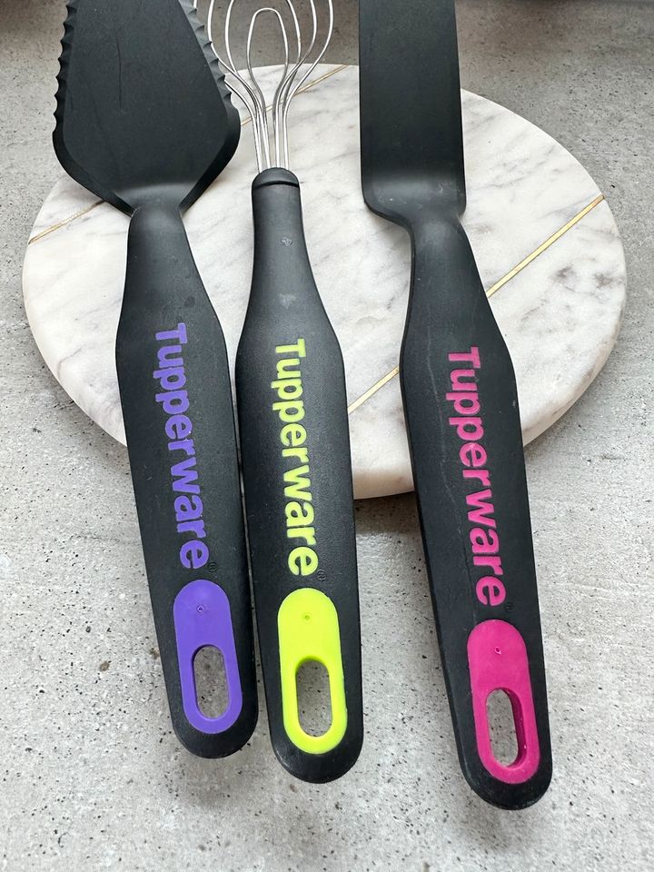 Tupperware Set Küchenutensilien Tools Tortenheber Quirler in Liederbach