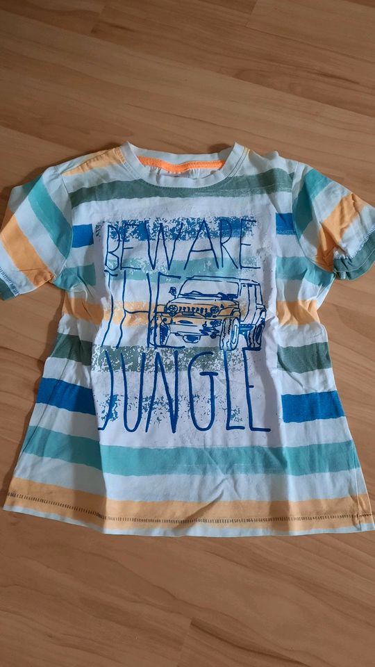 T-Shirt, Größe 122, Preis für 2 Stück = 1€ in Hamburg