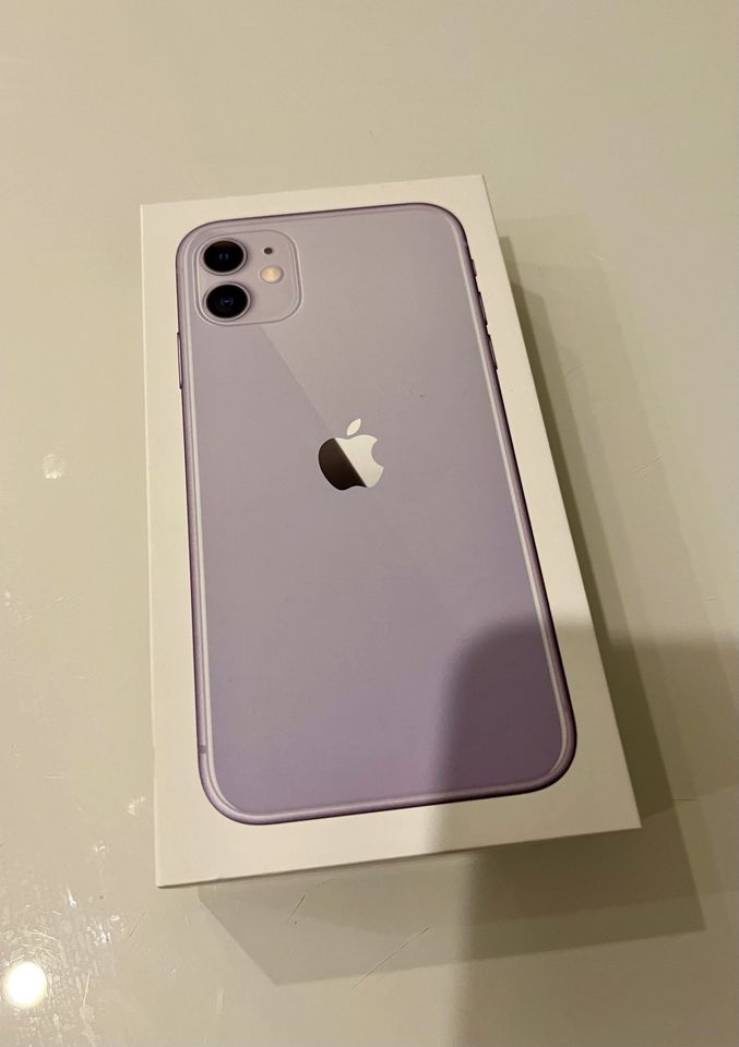 iPhone 11 in Purple (Lila) 128gb inkl OVP und Zubehör in Schwalbach
