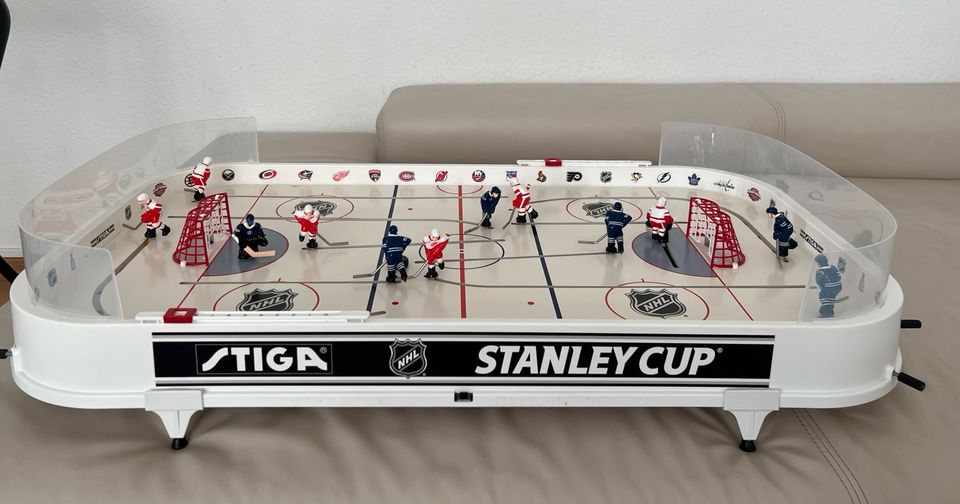 NHL Stanley Cup Rod Hockey Tischspiel+Ständer in Hilden