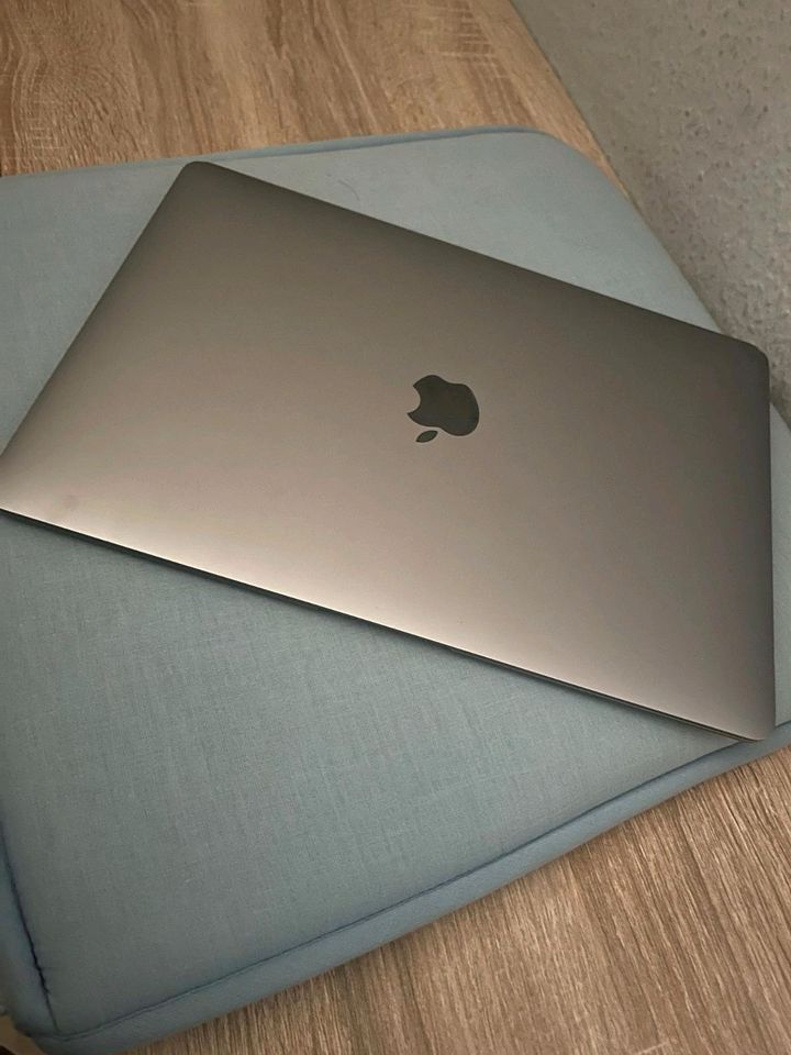 Apple McBook Air 2018 in Neustrelitz