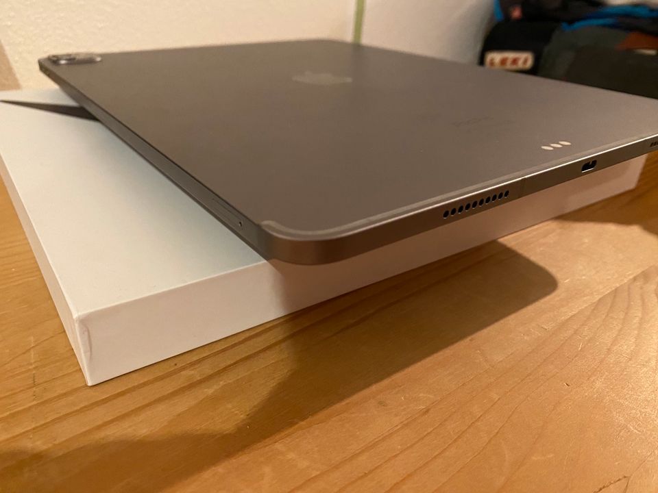 iPad Pro 12.9-inch (6th Generation) in Peiting