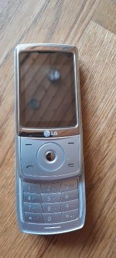 LG KE 500 2 MP Slim Slider Handy silberfarben in Freystadt