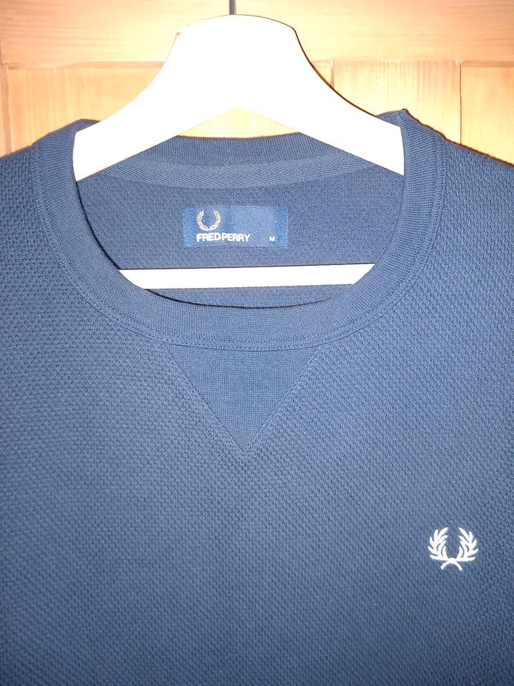 Fred Perry Pullover dunkelblau Größe M in Pfarrkirchen