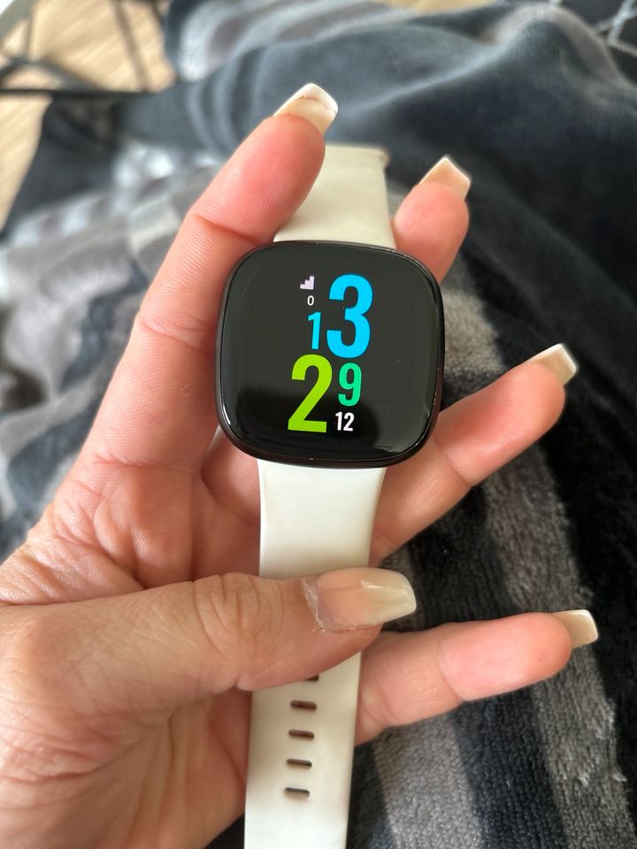 Fitbit Versa 3 in Walldorf