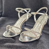 Abendschuhe / Sandalen Silber / Strass /  Größe 39 NEU Hessen - Eltville Vorschau