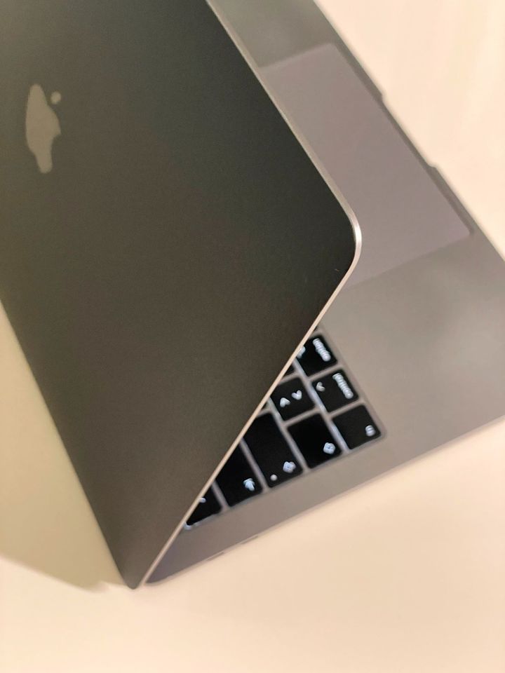 Mac Book Pro - 13 Zoll - 2019 in Hamburg