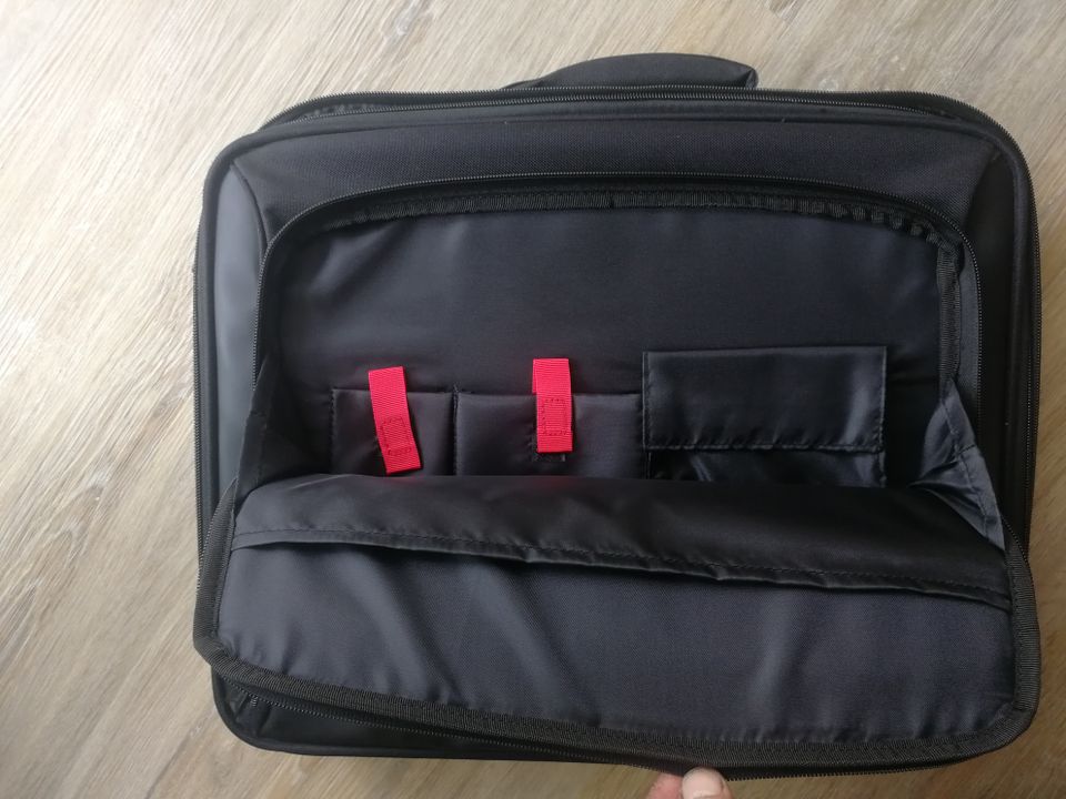 17 Zoll Computertasche TARGUS  mit abnehmbarem Schultergurt in Ronnenberg