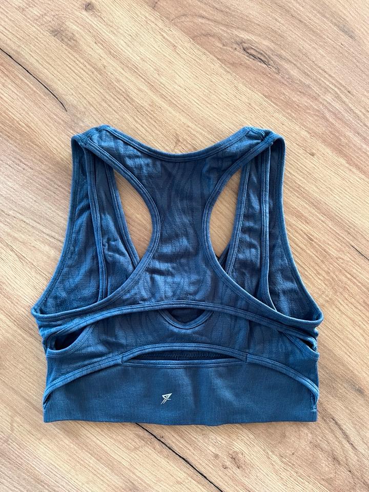NIKE HOSE PULLOVER,  SPORT-TOP BH XS/S, S/M je 9€ in Taucha