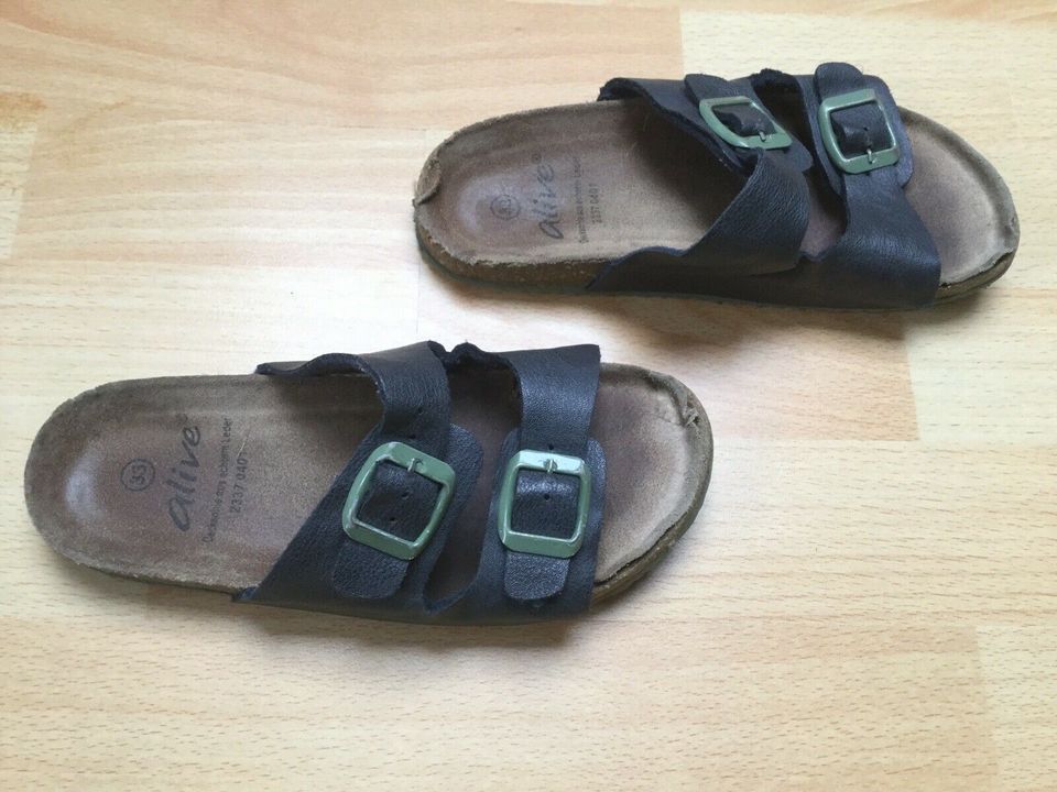 Hausschuhe Kinderschuhe Schuhe Pantoletten Mädchenschuhe Gr. 33 in Heiningen