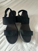 H & M Sandalen Keilabsatz Schuhe Damen Gr. 40 schwarz NEU Köln - Porz Vorschau