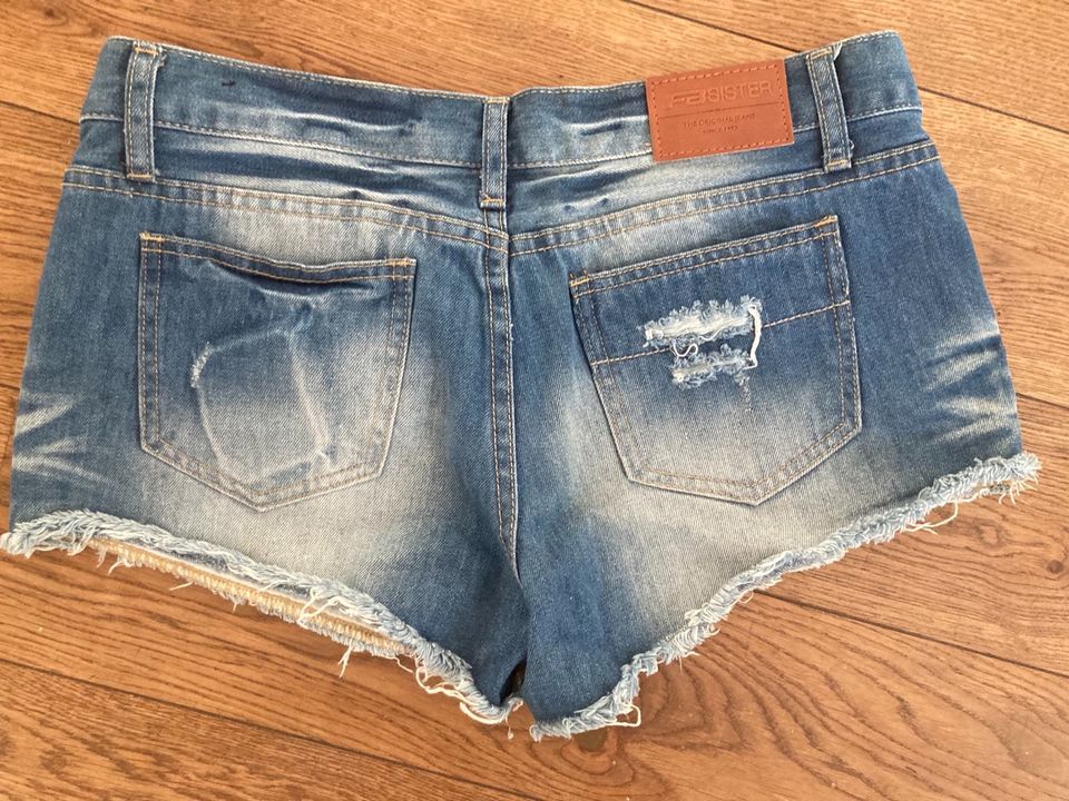 Jeans Shorts Hotpants in Kirkel