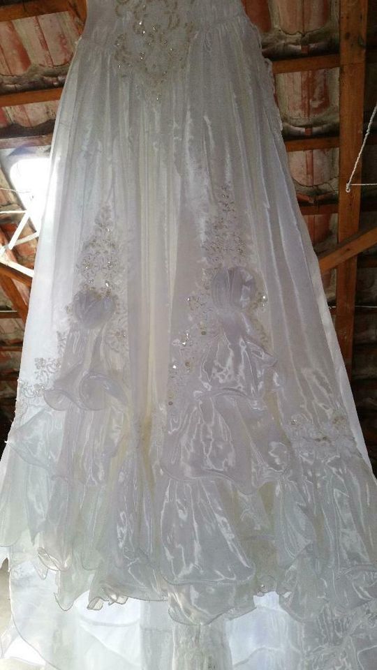 Brautkleid, Hochzeitskleid, Schleppe, Handschuhe, Hochzeit, in Wittingen