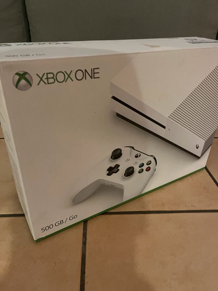 Xbox One S 500Gb in Schloß Holte-Stukenbrock