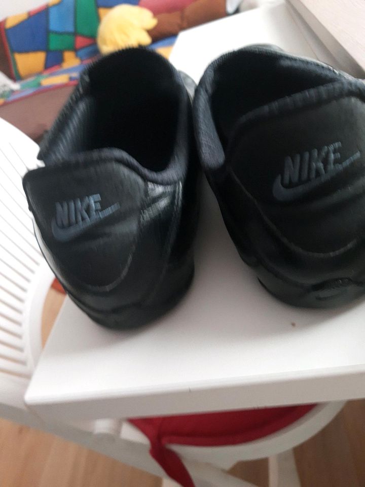 Schwarzer Nike Schuhe gr.43 in Trier