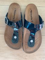 Unpaare Schuhe: Zehenstegsandalen Re 40, Li 42 Kiel - Hasseldieksdamm Vorschau