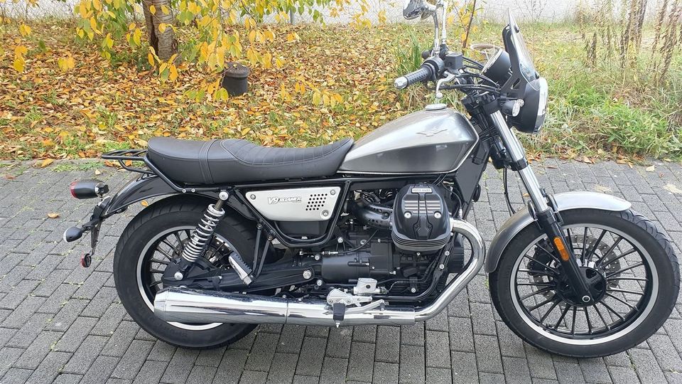 Moto Guzzi V9 Roamer in Potsdam