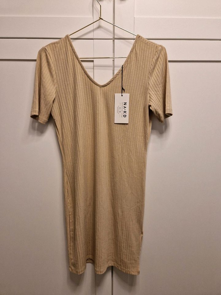 Figurbetonte Basic Kleid in Uslar