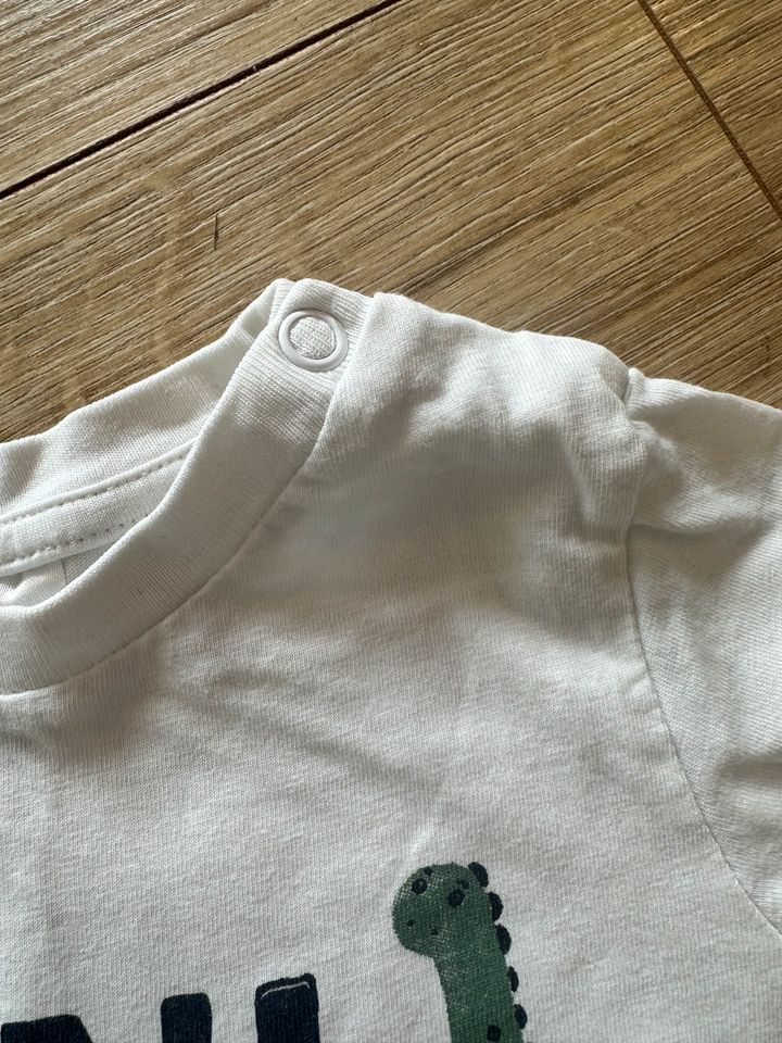 T-Shirt 80 Dinos Creme H&M in Niederstotzingen