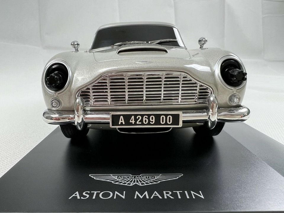 James Bond Limited Aston Martin UHD Keine Zeit zu sterben 007 in Passau