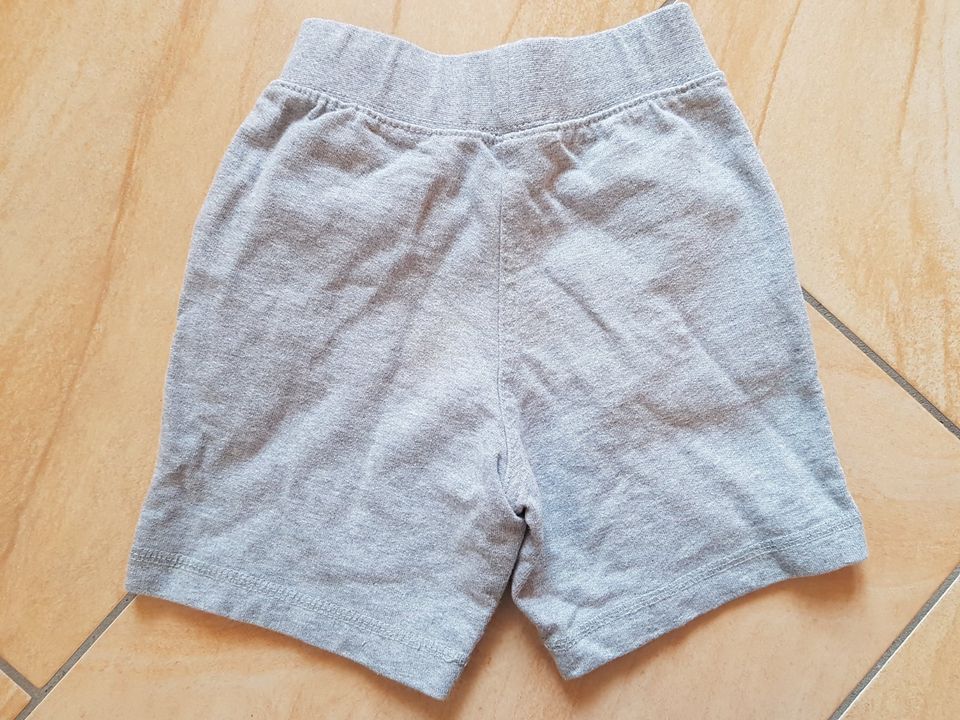 graue Shorts in Gr. 92/98 von CFL in Limbach-Oberfrohna