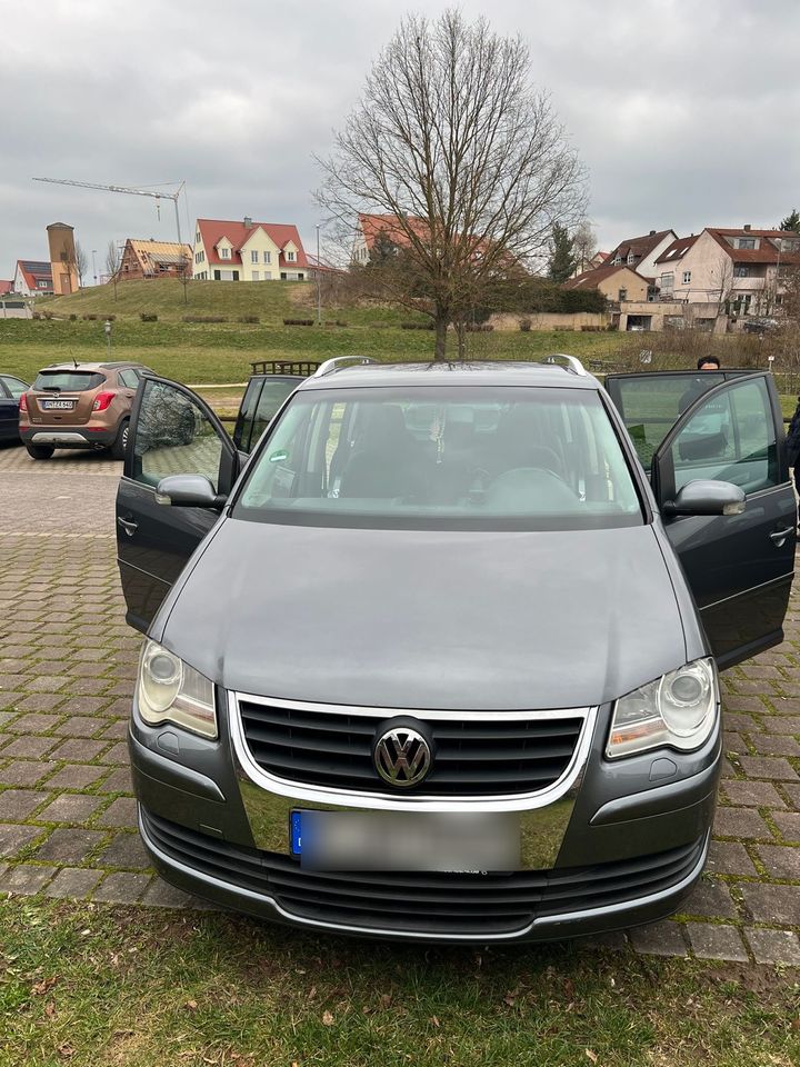 VW Touran Auto in Nürnberg (Mittelfr)